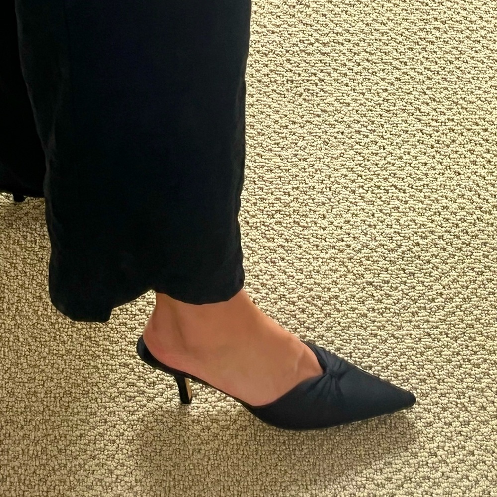 Black vintage pointed kitten heels